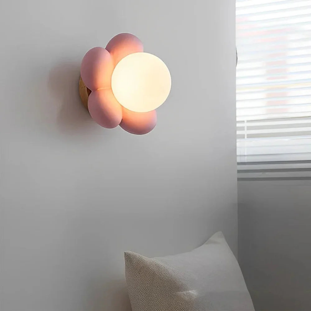 LED nástěnné svítidlo s květinovou dekorací