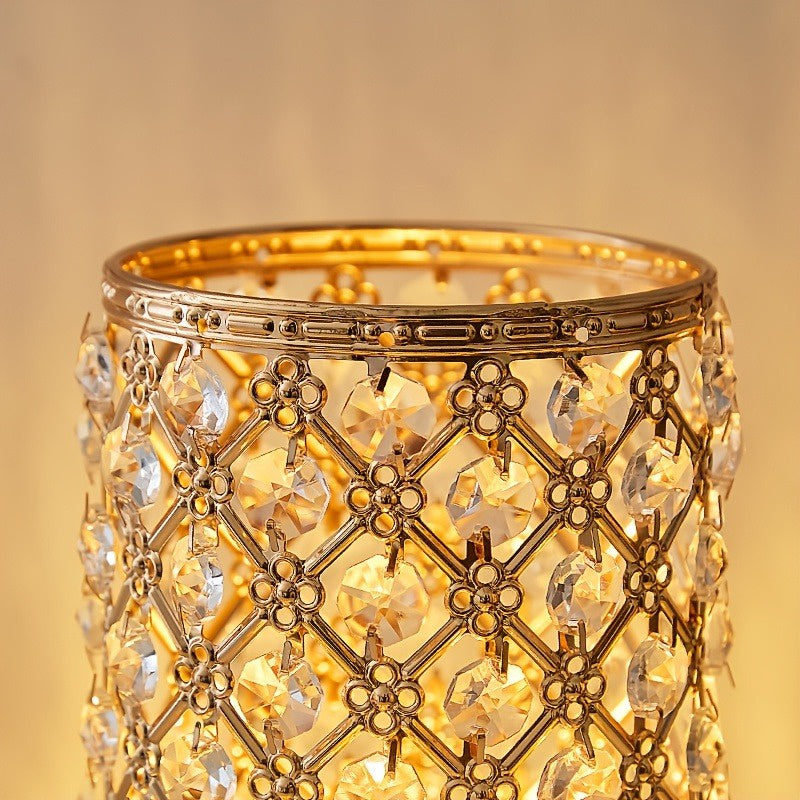 Stolní lampa s válcovou konstrukcí