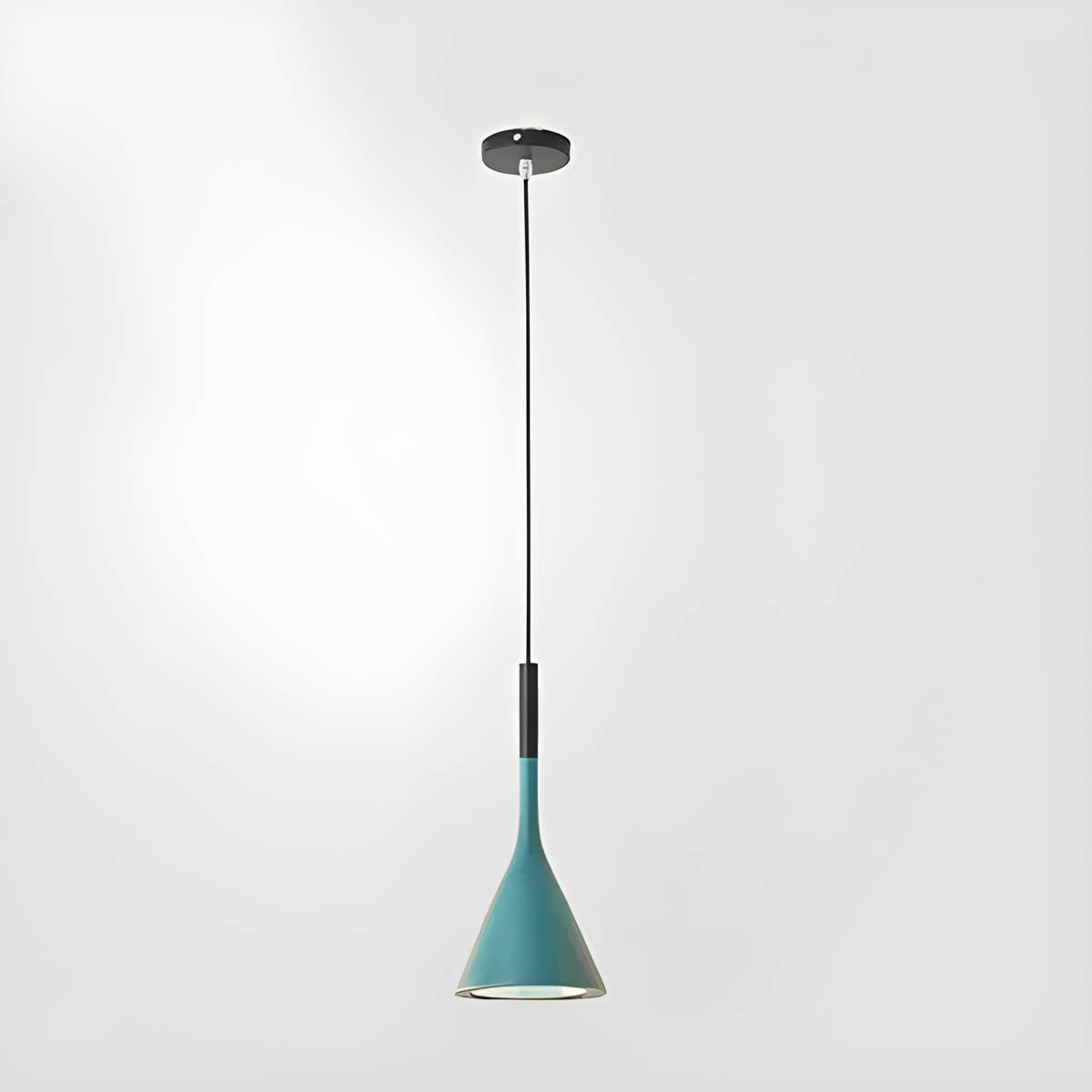 Lampă suspendată minimalistă, conică, cu LED
