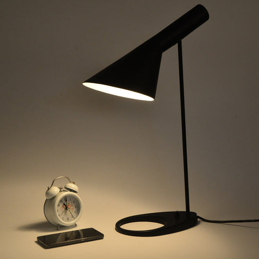 Nowoczesna Lampa Biurkowa LED Z Regulowanym Ramieniem