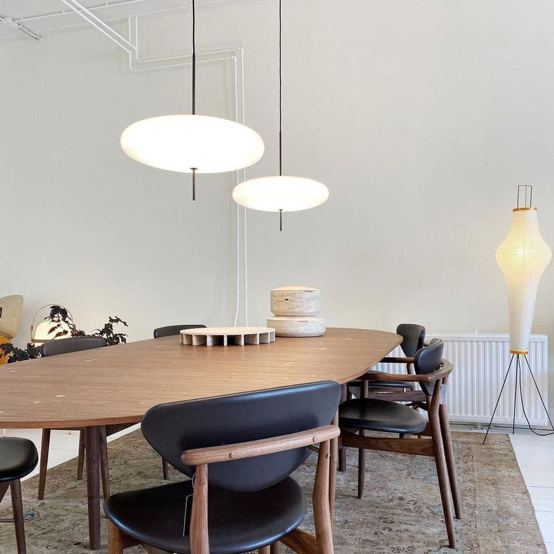 Oválné závěsné svítidlo s moderním designem