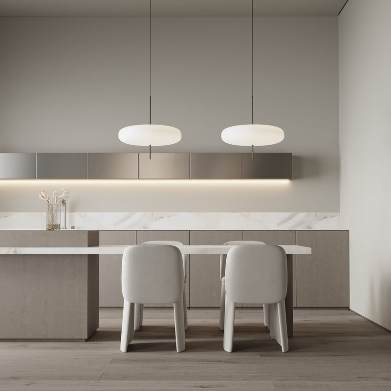 Oválné závěsné svítidlo s moderním designem