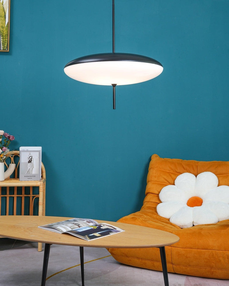 Oválné závěsné svítidlo s moderním designem