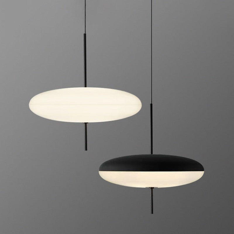 Oválné závěsné svítidlo s moderním designem