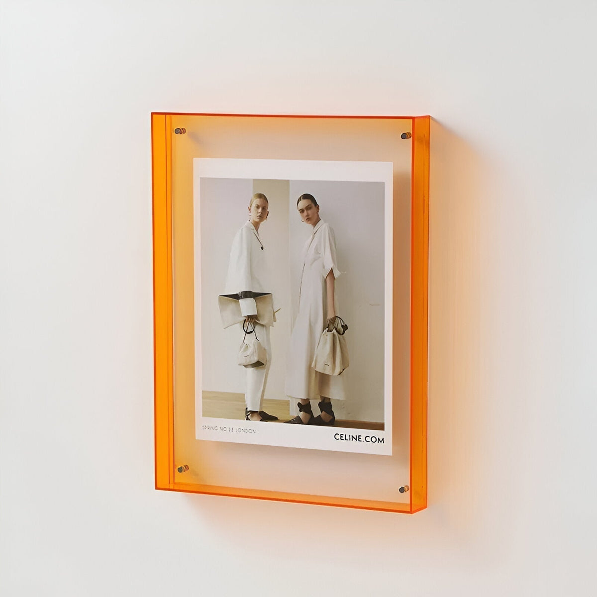 Průhledný minimalistický stojací a nástěnný rámeček na fotografie