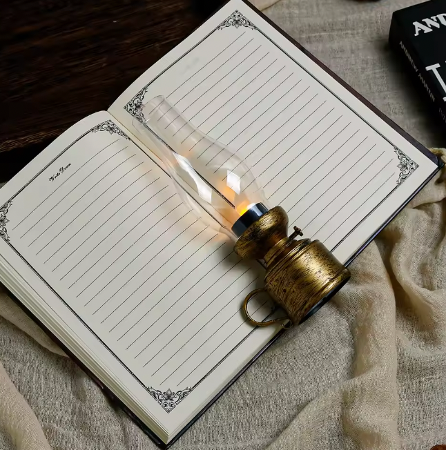 Retro dekorativní stolní LED lampa ve stylu olejové lampy