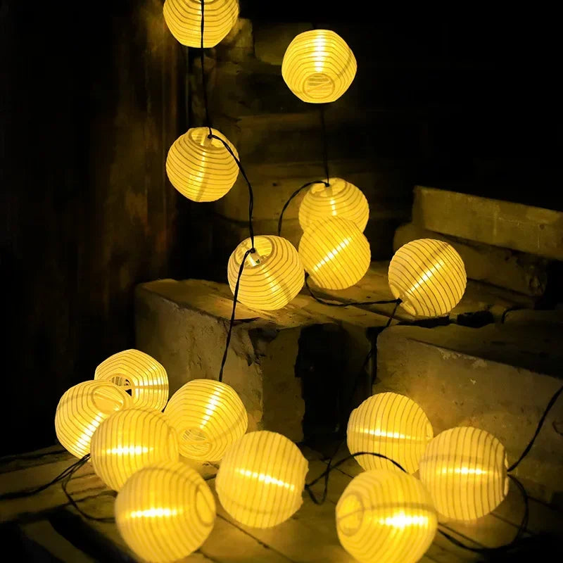 Solární světelný řetěz na zahradu s LED lampiony