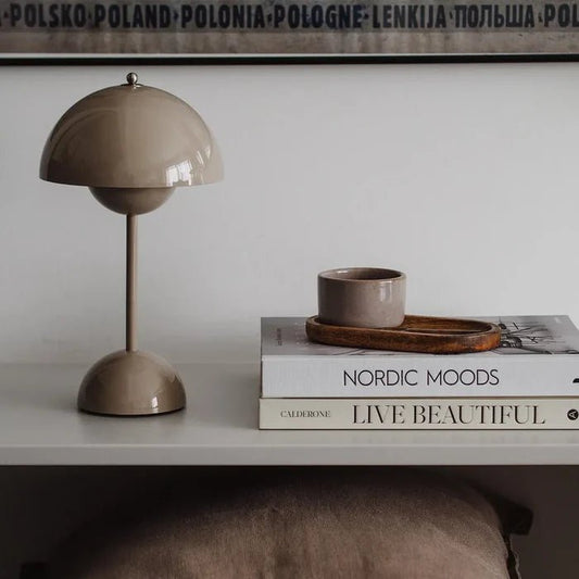 Bezprzewodowa Lampa Stołowa o Minimalistycznym Designie Hero