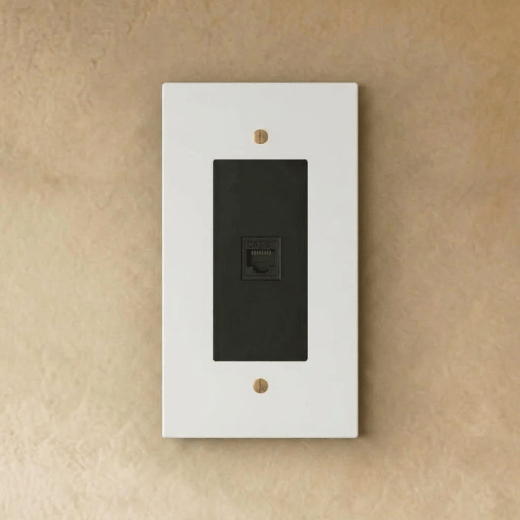 Mosiężne Gniazdko Ethernet RJ45 Minimalistyczne Back