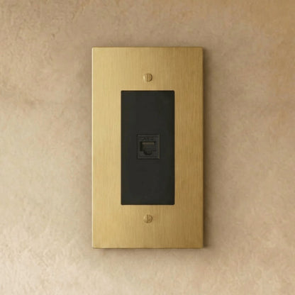 Mosiężne Gniazdko Ethernet RJ45 Minimalistyczne Detail