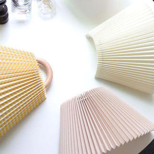 Nowoczesna Drewniana Plisowana Półokrągła Lampa Ścienna z Litego Drewna Angle