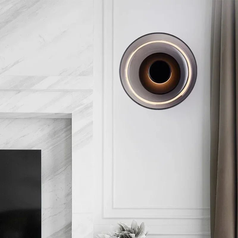 Nowoczesna kinkietowa lampa ścienna z okrągłym kloszem Detail