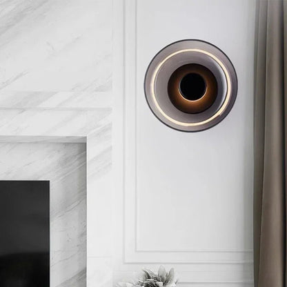 Nowoczesna kinkietowa lampa ścienna z okrągłym kloszem Detail
