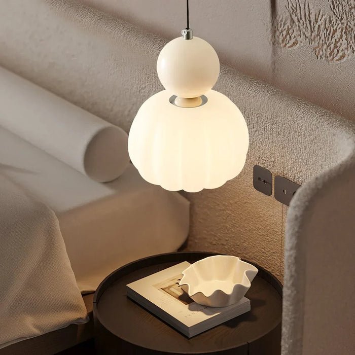 Nowoczesna Lampa Wisząca z Kulistym Elementem Mlecznym Front