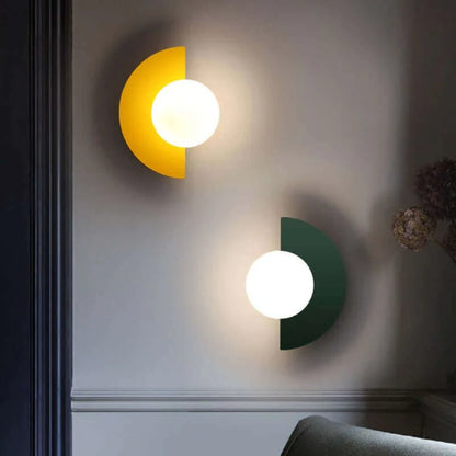 Nowoczesna Metalna Lampa Ścienna w Kształcie Półksiężyca Back