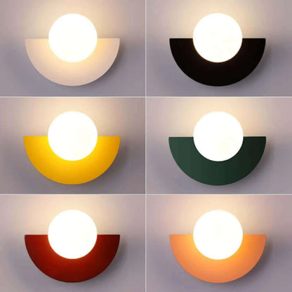 Nowoczesna Metalna Lampa Ścienna w Kształcie Półksiężyca Front