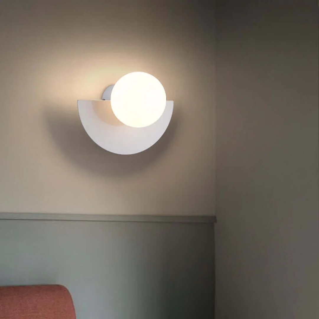 Nowoczesna Metalna Lampa Ścienna w Kształcie Półksiężyca Hero