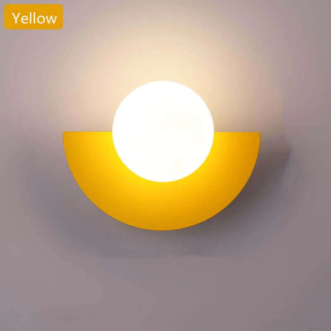 Nowoczesna Metalna Lampa Ścienna w Kształcie Półksiężyca Lifestyle