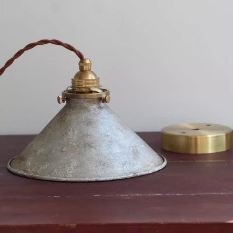 Rustykalna Vintage Lampa Wisząca z Stożkowym Kloszem Lifestyle