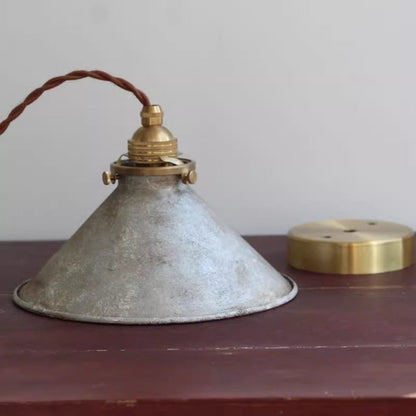 Rustykalna Vintage Lampa Wisząca z Stożkowym Kloszem Lifestyle