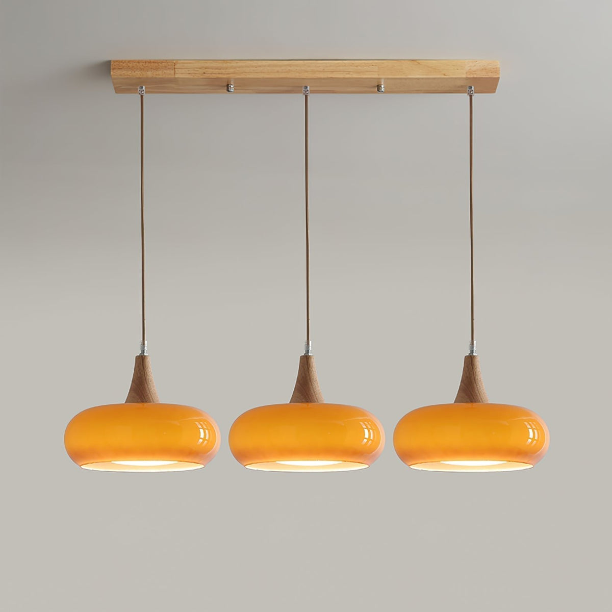 Skandynawska Drewniana Lampa Wisząca z Bursztynowym Kloszem Alternate