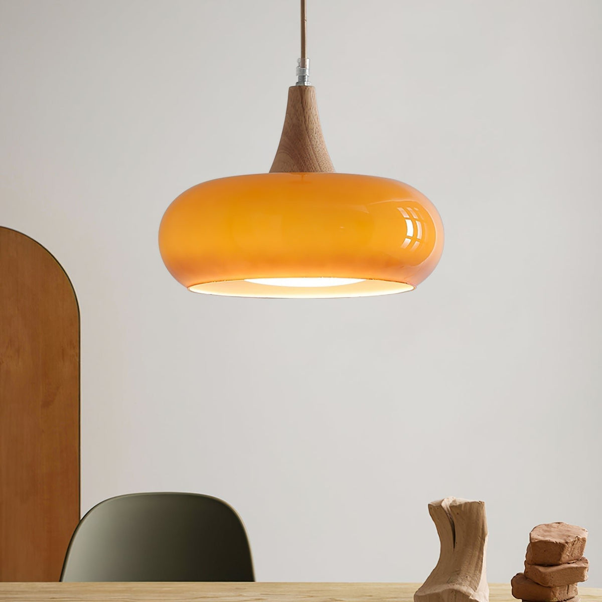 Skandynawska Drewniana Lampa Wisząca z Bursztynowym Kloszem Side
