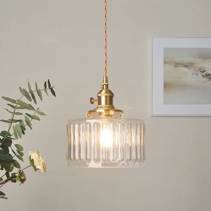 Szklana Lampa Wisząca Vintage Ryflowany Klosz Złote Wykończenie Front