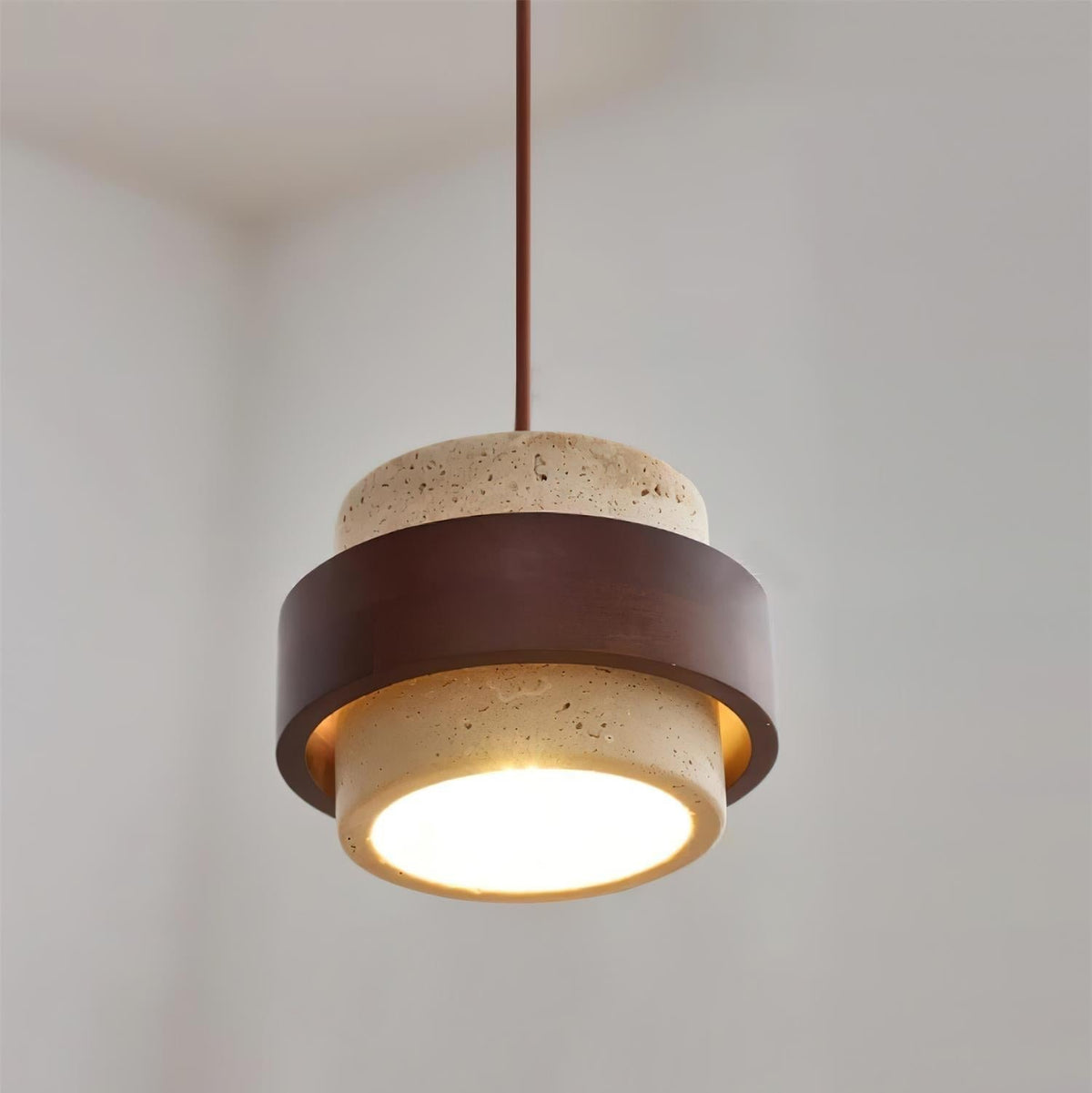 Współczesna Trawertynowa Lampa Wisząca z Drewnem Walnut Side